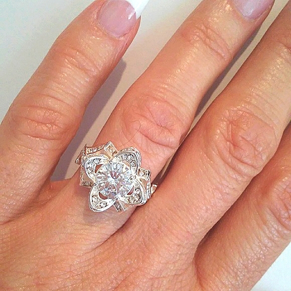 White Blossom Clover Ring 925 Silver Simulated Diamonds Sz 6